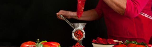Recept za ajvar star 200 godina: Leskovčani ga prave od samo 3 sastojka