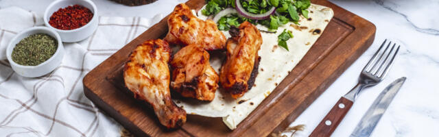 Pečeni karabataci sa pomorandžom i brusnicom: Sočan ručak za specijalnu priliku (RECEPT+VIDEO)