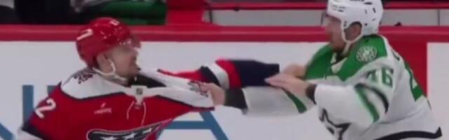 Tuča na ledu kakvu hokej dugo nije video, poskidali rukavice, davili se, a posle pesničenja uletele i sudije