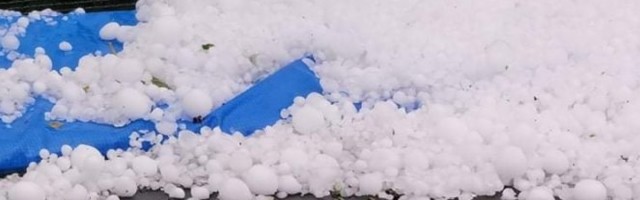 ODJEDNOM SE ZACRNELO I POČELO DA PADA...Jak grad pogodio Zagreb, a onda se se sve promenilo/video/