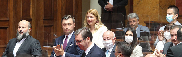 Poslanici aplaudirali Vučiću 23 puta