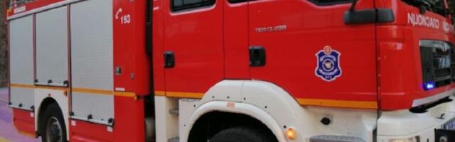 Požar u stanu u centru: Vatrogasci na terenu