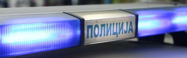 Povređena devojčica u sudaru kamiona i putničkog automobila na Umci