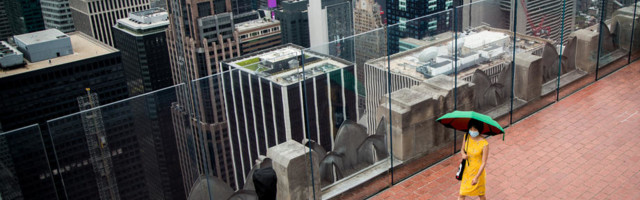 OPUSTELI VELEGRAD: Njujork napustilo 420.000 ljudi