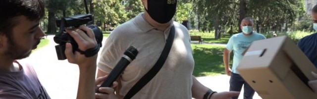(VIDEO) BRUTALNO VREĐANJE NOVINARKE INFORMERA! Đilasov SILEDŽIJA Veselinović preti gašenjem našeg lista jer se ŠEFU NE SVIĐA NAČIN IZVEŠTAVANJA! Tako oni zamišljaju SLOBODU MEDIJA!