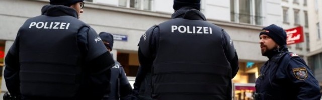 SRBIN (32) DIVLJAO U VOZU U TIROLU! Opomenuli ga što putuje bez maske, pa napao konduktere