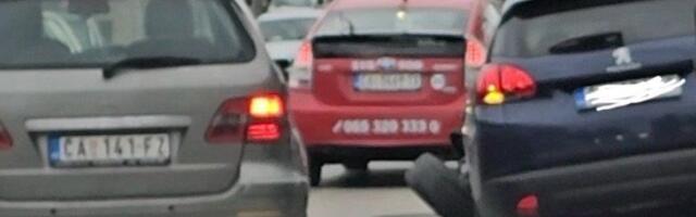 Žestok sudar u Čačku! Automobilu otpao točak, na fotografijama se vidi sve