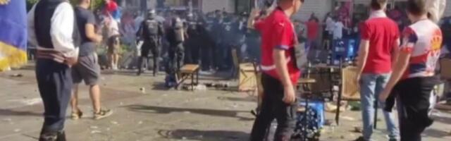 Tuča navijača Srbije sa policijom u Minhenu: Bačen suzavac, palo i hapšenje! (VIDEO)