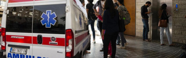 UČESNIK PROTESTA U NOVOM SADU TEŠKO POVREĐEN Kanap mu se upleo u točkove motara, hitno prebačen u Urgentni centar!