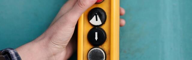 Rad u pogonu u Kragujevcu: Stabilan posao, redovne plate, ali pokretna traka u noćnoj smeni ne čeka nikoga