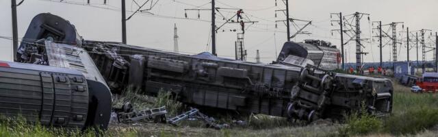 DRAMA U SAD: Voz iskočio iz šina u Kentakiju, došlo do požara i curenja hemikalija