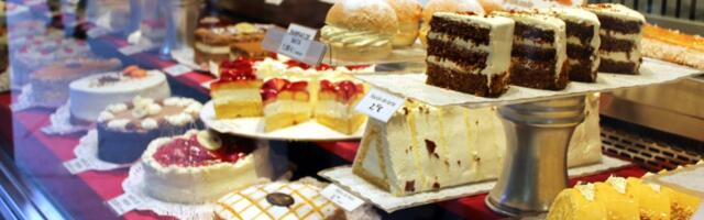 Račun iz poslastičarnice šokirao kupca, pored 2 dezerta naplatili mu OVO: Vlasnica kaže da je trošak opravdan