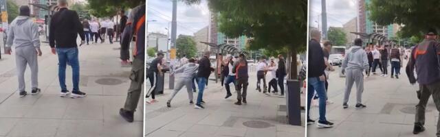 Blokaderi napali aktiviste SNS-a: Makljaža na Slaviji! (VIDEO)