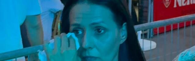 Emotivan trenutak sa Tašmajdana: Sinanova ćerka se rasplakala dok su odjekivali hitovi njenog pokojnog oca