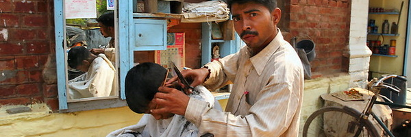 Brijanje u Indiji za 1 funtu!