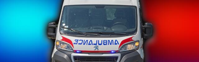 HOROR NA VOŽDOVCU! Radnik (37) pao kroz krovni prozor sa tri metra visina na beton! Bore mu se za život