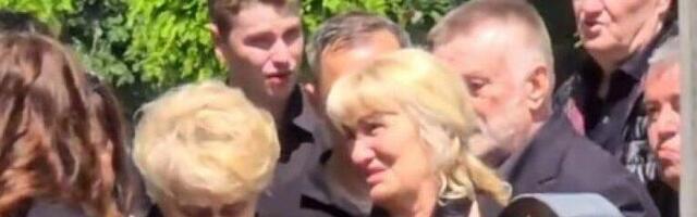 SESTRA ŽELJKA RUTOVIĆA SE SLOMILA NA GROBU! Potresne scene na Novom groblju - GOCA NEUTEŠNA POSLE 40 DANA OD SMRTI BRATA! (VIDEO)