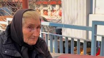 TO MALO LUKA IZ SVOJE BAŠTE, BAKA BORKA SVAKI DAN IZNESE DA PRODA Kaže, želi da pre nego što dođe "njen dan" obavi samo jedno, priča od koje suze teku same...