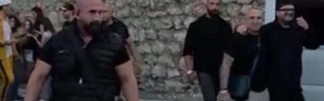 Duško Šarić se pojavio na koncertu "Devedesetih": Došao u pratnji obezbeđenja, zagrlio Ivana Gavrilovića