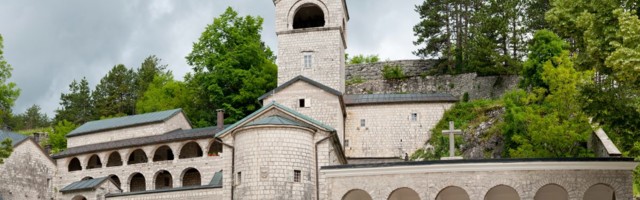 Vlada Crne Gore pravo svojine na Cetinjski manastir prepisala na državu