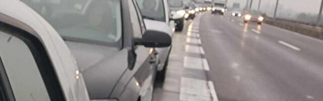 Naplatne rampe na Sretenje: Kroz „Sremsku Mitrovicu“ više od 900 autobusa, kroz „Batočinu“ preko 6.000 automobila