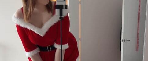 Imam 2 metra i muškarci me mole da ih gazim u kostimu Mrazice: Kejti otkriva koje fetiše muškarci imaju za praznike