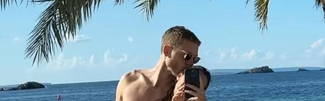 10 godina posle razvoda najpoželjniji Srbin ljubi ovu lepoticu: Skinuo se i mazi je, Radojičić poludeo za njom