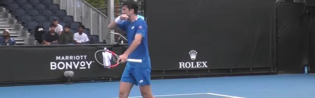 Neverovatna scena na Australijan openu! Teniser nije znao pravila i doživeo bizaran poraz /VIDEO/