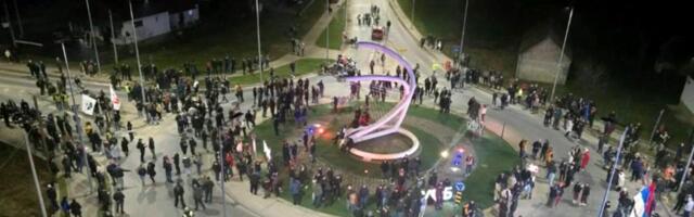 Dokaz crno na belo: Pukli su k'o lajsna - dron snimio koliko se blokadera okupilo u Ubu (FOTO/VIDEO)