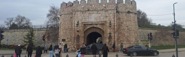 Niš još diše mirno – spektakl se tek sprema (FOTO)