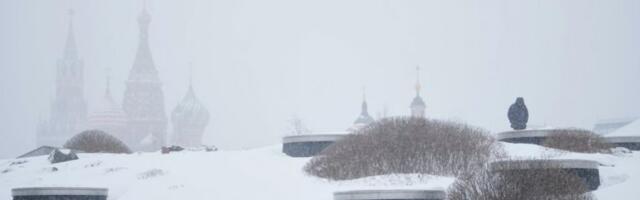 ZIMA PARALISALA PRESTONICU! Rekordne padavine okovale Moskvu, KOLAPS na putevima, lančani sudari i otkazani letovi! (VIDEO)