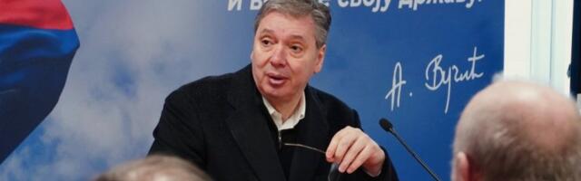 VRATI I OCA U DOMOVINU! Vučić sa povratnikom iz Švajcarske u svoj rodni Knjaževac!