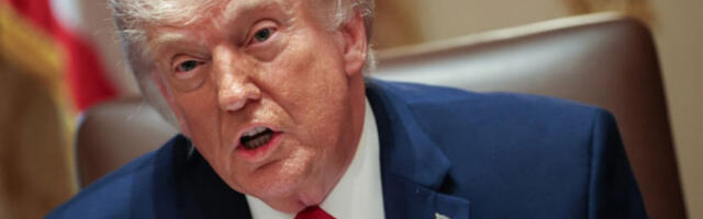 Трамп: Санкције Ирану остају уколико се не одрекну залиха обогаћеног уранијума