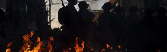 Хаос у Јерусалиму због мера против короне: Сукоб са полицијом, блокаде и хапшења /видео/