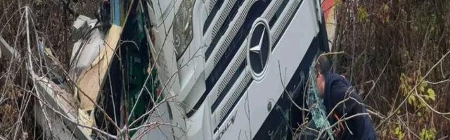 Преврнуо се камион у близини Тополе, возач лакше повређен
