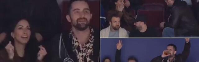 Kleknuo na tribinama, pa ponizio devojku (VIDEO)