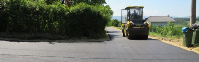 Asfaltirane dve ulice u Vinogradima, mehanizacija JKP Šumadija nastavlja radove u ovoj mesnoj zajednici