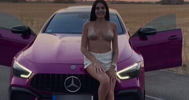 SRPSKOJ STARLETI UNIŠTEN AUTO OD 200.000 EVRA: Hitno se oglasila i pokazala štetu, sačekala je i poruka očevica (FOTO)