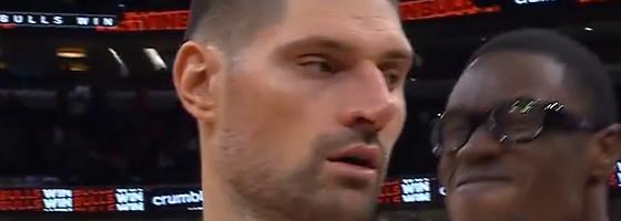 VUČEVIĆ STAO ISPRED KAMERE, PA POBESNEO NA SAIGRAČE! Nisu mu dozvolili da odgovori na pitanje, on se okrenuo ka njima i... O njegovoj reakciji svi bruje! VIDEO