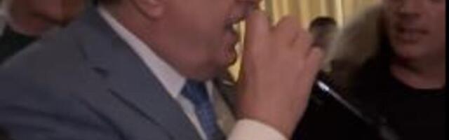 DODIK SE DOHVATIO MIKROFONA, PA ZAPEVAO SRPSKI HIT - TREŠTALO JE: Ovako je proslavio pobedu Karana (VIDEO)