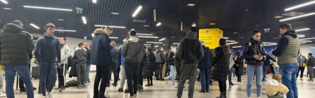 PUN PIONIR PRATI OBRADOVIĆEV LET: Pogledajte koliko ljudi čeka Žoca - ovo je nezapamćeno! (FOTO)