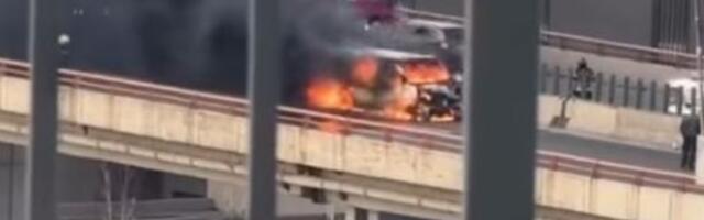 Drama na Gazeli: Zapalio se kombi (VIDEO)