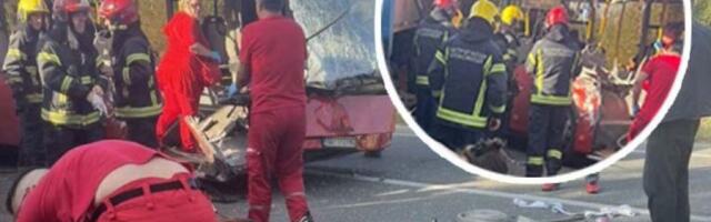 NOĆ KAD JE SAVA UGASILA SNOVE! Najteža autobuska nesreća na našim drumovima dogodila se kod Umke - OTAC DVE POGINULE DEVOJČICE KASNIJE PRESUDIO JEDNOM OD VOZAČA!