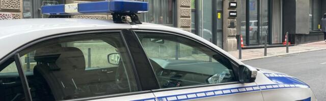 DOJAVA O BOMBI U KURIRU: Zgrada evakuisana, u toku detaljan
pretres!