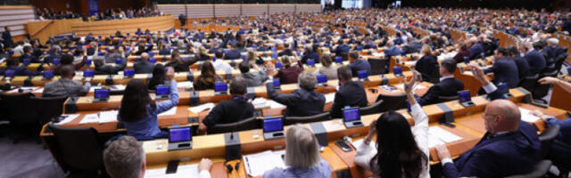 Центристички блок у загрљају деснице