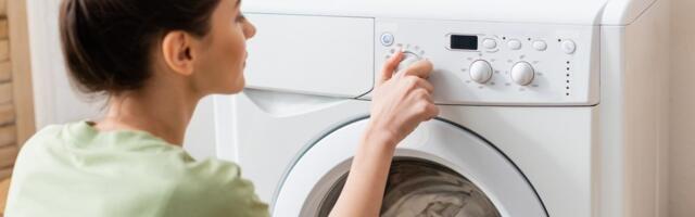 Ovaj jednostavan trik uklanja neprijatan miris iz veš-mašine za samo minut – i to besplatno