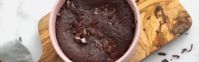 VIDEO Kada vam je do slatkog, a nemate previše vremena i živaca: Brzi čokoladni kolač u šolji