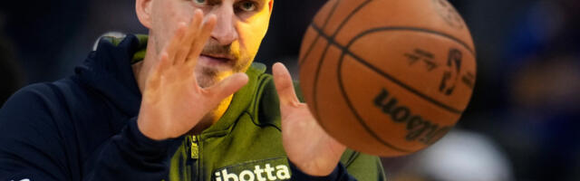 MNOGO SKUPA FOTKA: Legenda srpske košarke posetila Jokića! (FOTO)