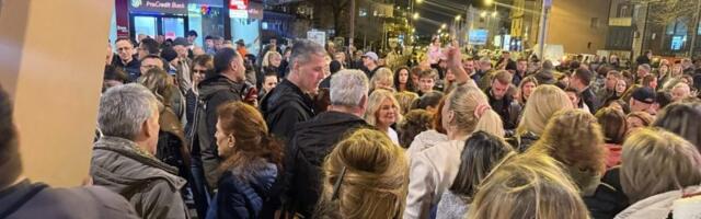 Građani i roditelji OŠ Banović Strahinja protestuju zbog stanja u školi: Dižu glas zbog dece