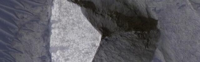 Neobična struktura SNIMLJENA NA MARSU pokrenula lavinu teorija: Mnogi tvrde da liči na "piramidu"